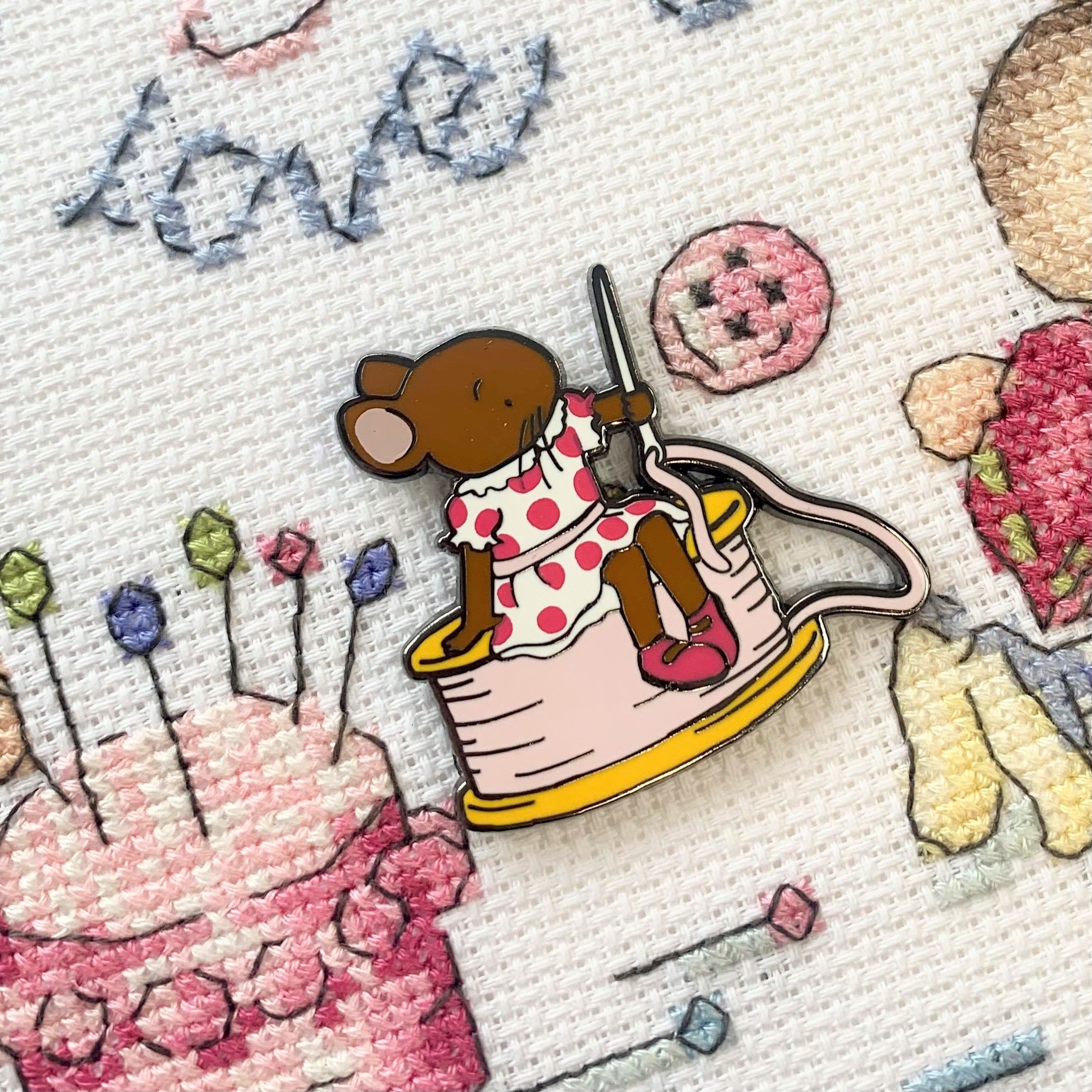 Sewing Mouse Needle Minder